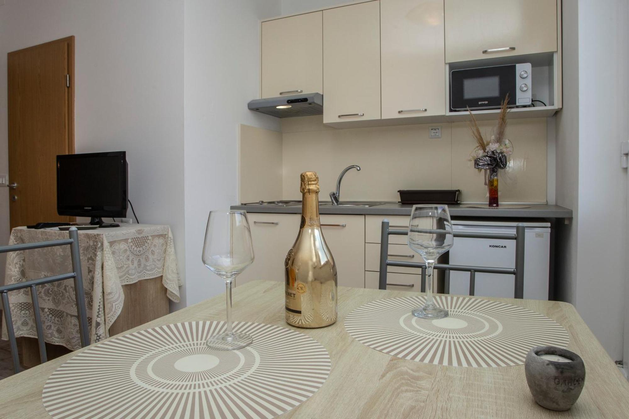Apartment Adria Split Eksteriør billede